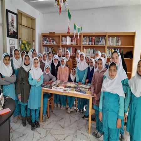 بازدید مدرسه ایمان از کتابخانه